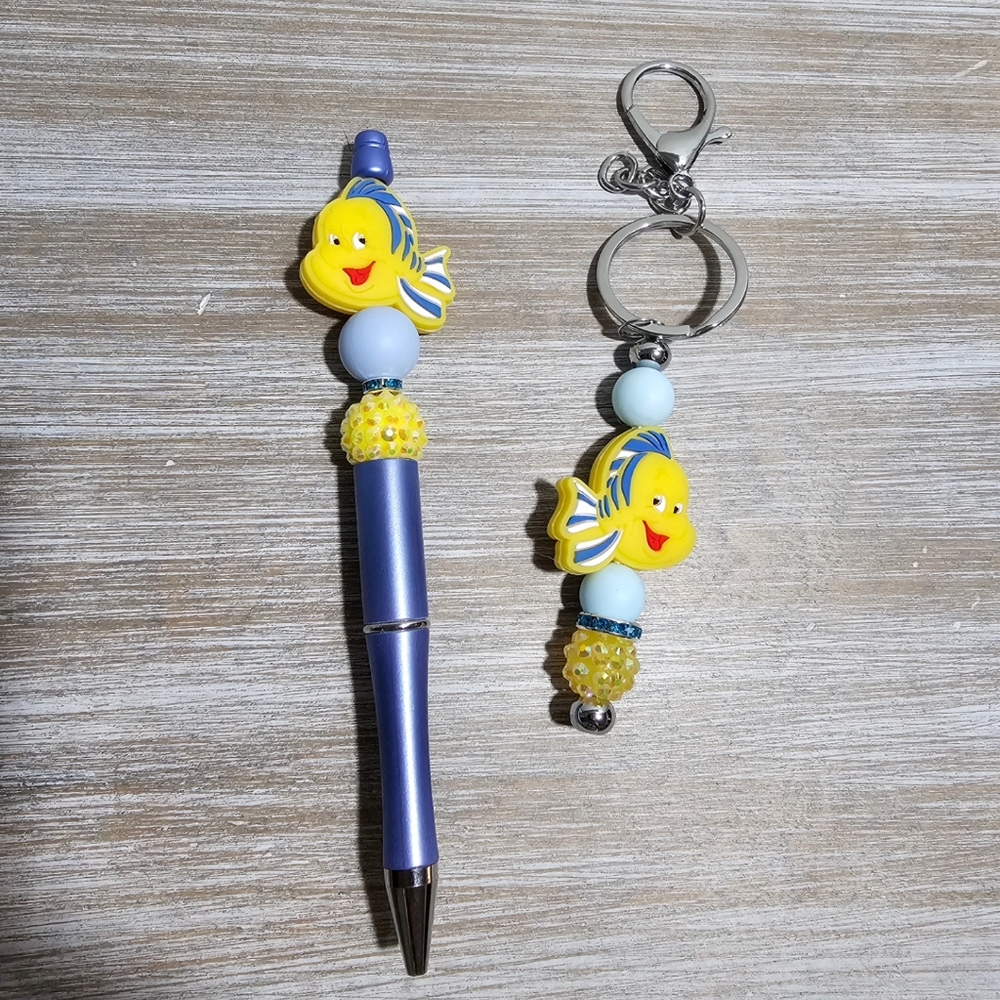 Flounder pen and keychain set